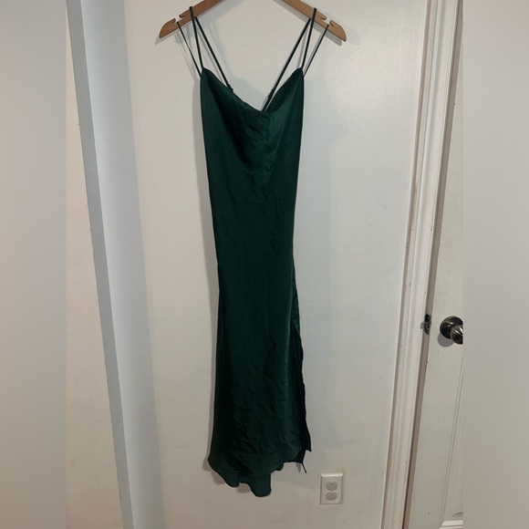 ✨HOST PICK✨NWT Revolve Gaia Dress by ASTR the Label in GREEN - Picture 8 of 14